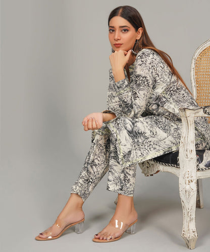 The Portrait Stitched 2-Piece Set